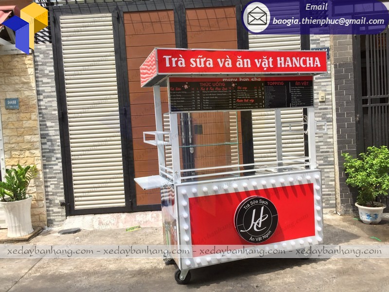 xe sắt lưu động bán đồ ăn vặt