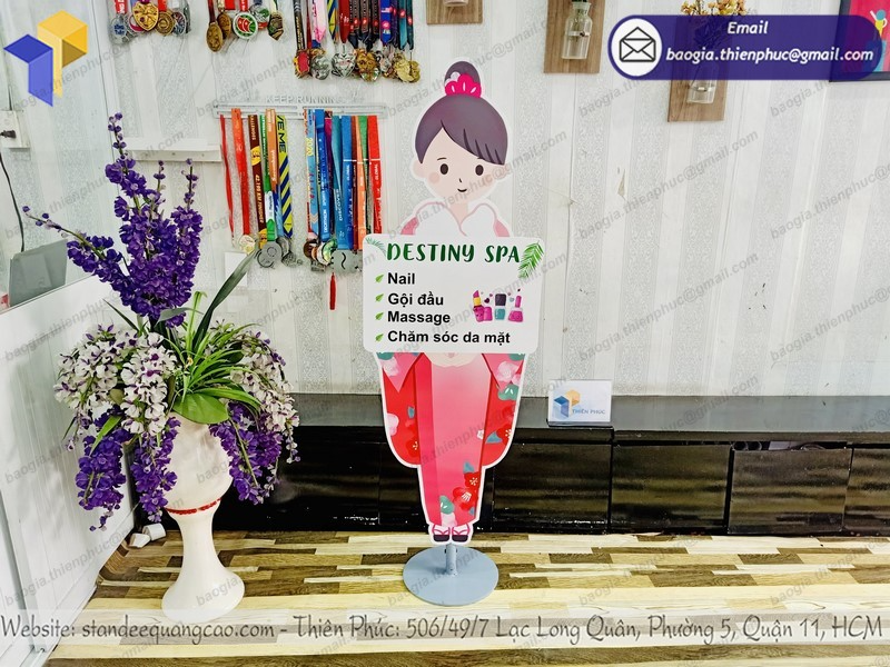 báo giá standee nhân vật hoạt hình