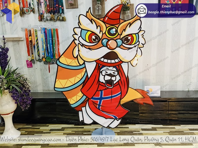 đặt làm standee mô hình quảng cáo