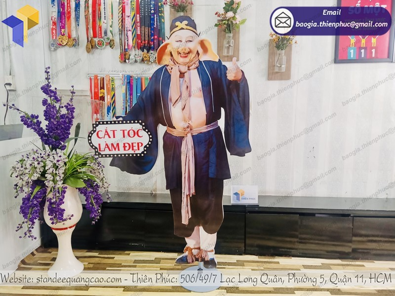 đặt mua standee hoạt hình cán formex