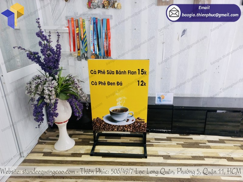 gia công standee quảng cáo quán cafe