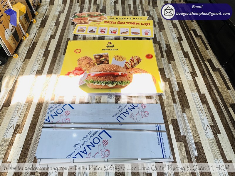 quầy bán hamburger vỉa hè đẹp