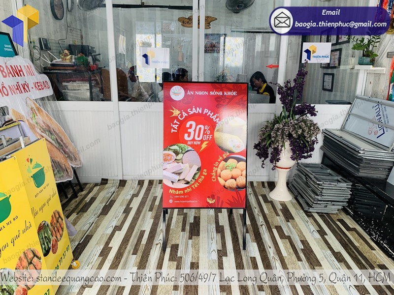 standee chữ A hai mặt