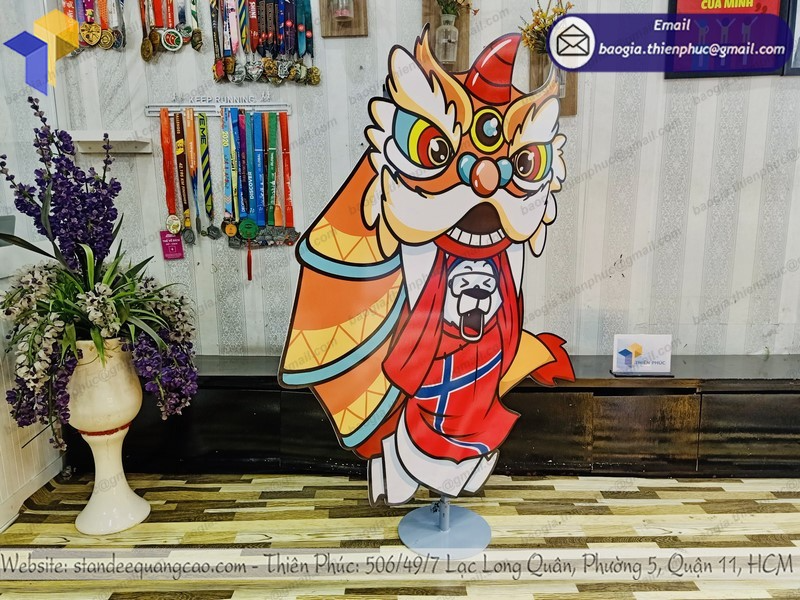 thiết kế standee mô hình quảng cáo